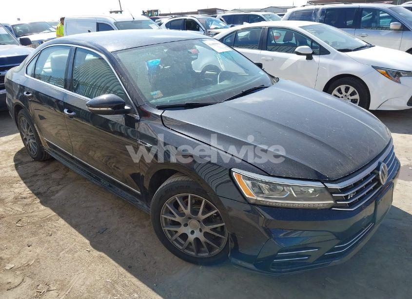 2017 Volkswagen Passat 1.8T R-LINE (VIN 1VWDT7A3XHC003327) main photo