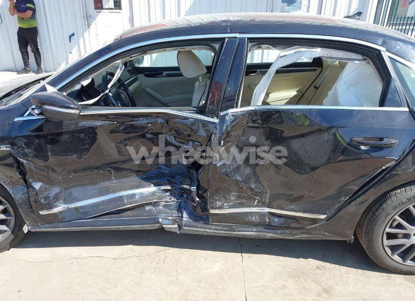 Photo 14 of 2017 Volkswagen Passat 1.8T R-LINE (VIN 1VWDT7A3XHC003327)