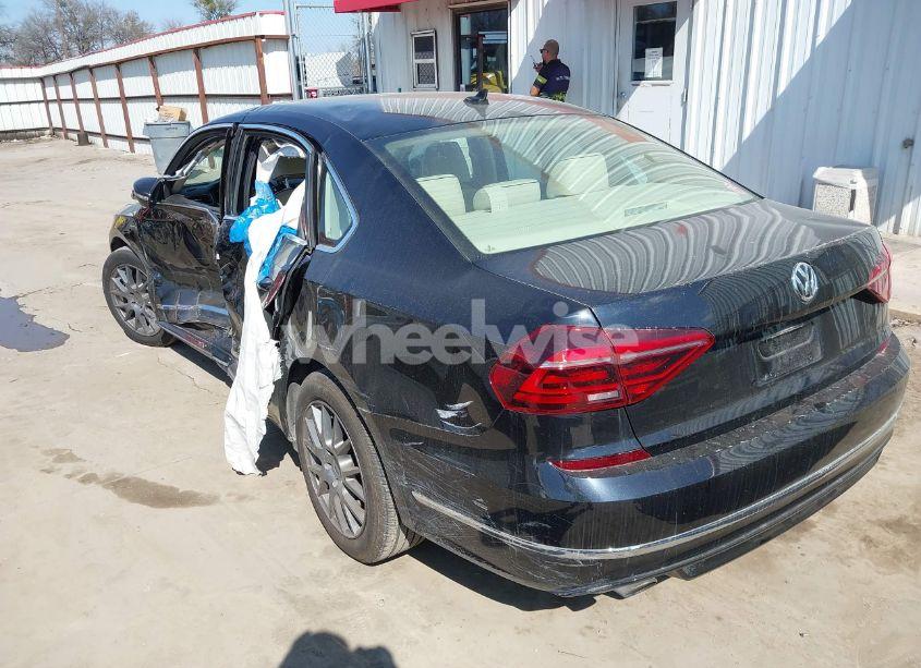 Photo 3 of 2017 Volkswagen Passat 1.8T R-LINE (VIN 1VWDT7A3XHC003327)