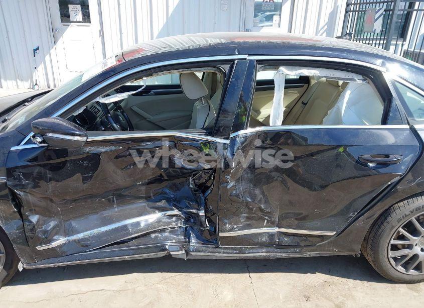 Photo 6 of 2017 Volkswagen Passat 1.8T R-LINE (VIN 1VWDT7A3XHC003327)