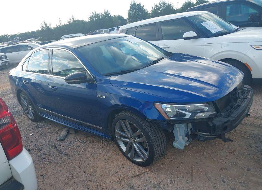 2017 Volkswagen Passat 1.8T R-LINE (VIN 1VWDT7A3XHC006972) main photo