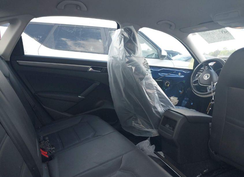 Photo 8 of 2017 Volkswagen Passat 1.8T R-LINE (VIN 1VWDT7A3XHC006972)