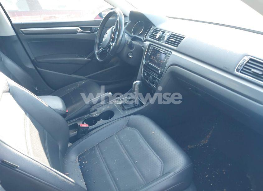 Photo 5 of 2017 Volkswagen Passat 1.8T R-LINE (VIN 1VWDT7A3XHC038398)