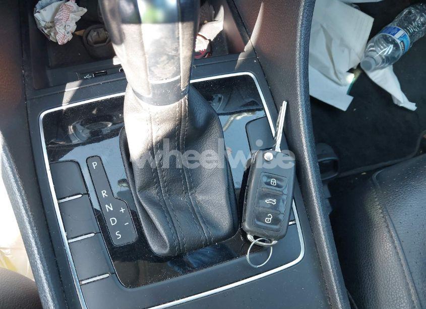 Photo 11 of 2017 Volkswagen Passat 1.8T R-LINE (VIN 1VWDT7A3XHC051006)