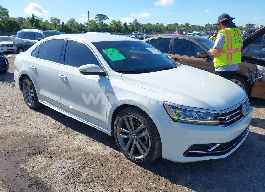 2017 Volkswagen Passat 1.8T R-LINE (VIN 1VWDT7A3XHC054164) main photo