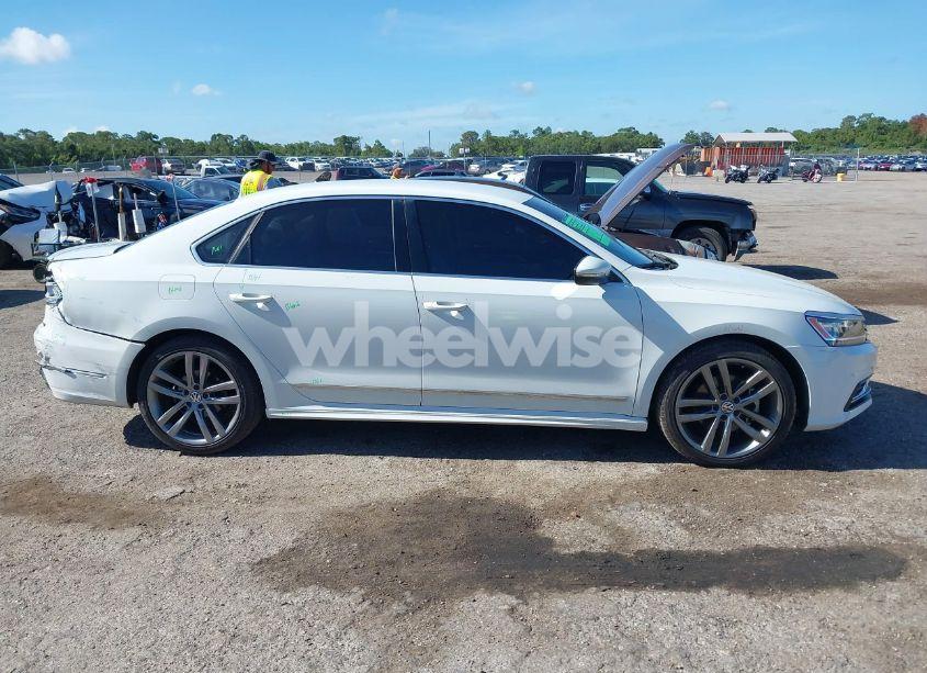 Photo 13 of 2017 Volkswagen Passat 1.8T R-LINE (VIN 1VWDT7A3XHC054164)