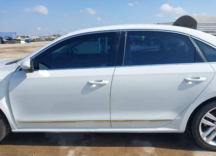 Photo 14 of 2017 Volkswagen Passat 1.8T SE (VIN 1VWGT7A30HC041162)