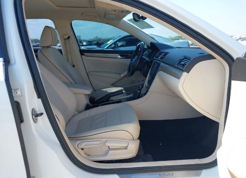 Photo 5 of 2017 Volkswagen Passat 1.8T SE (VIN 1VWGT7A30HC041162)