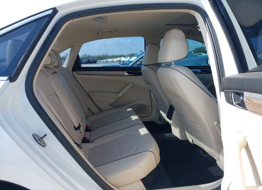Photo 8 of 2017 Volkswagen Passat 1.8T SE (VIN 1VWGT7A30HC041162)