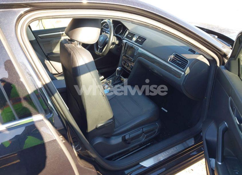 Photo 5 of 2017 Volkswagen Passat 1.8T SE (VIN 1VWGT7A31HC068970)