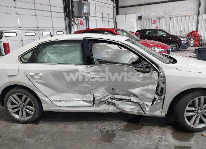 Photo 13 of 2017 Volkswagen Passat 1.8T SE (VIN 1VWGT7A33HC001397)