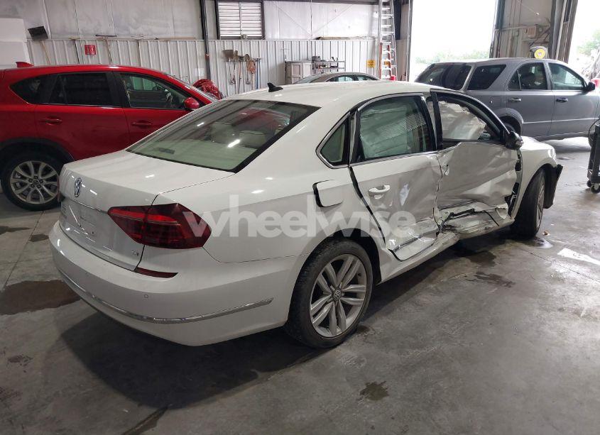 Photo 4 of 2017 Volkswagen Passat 1.8T SE (VIN 1VWGT7A33HC001397)