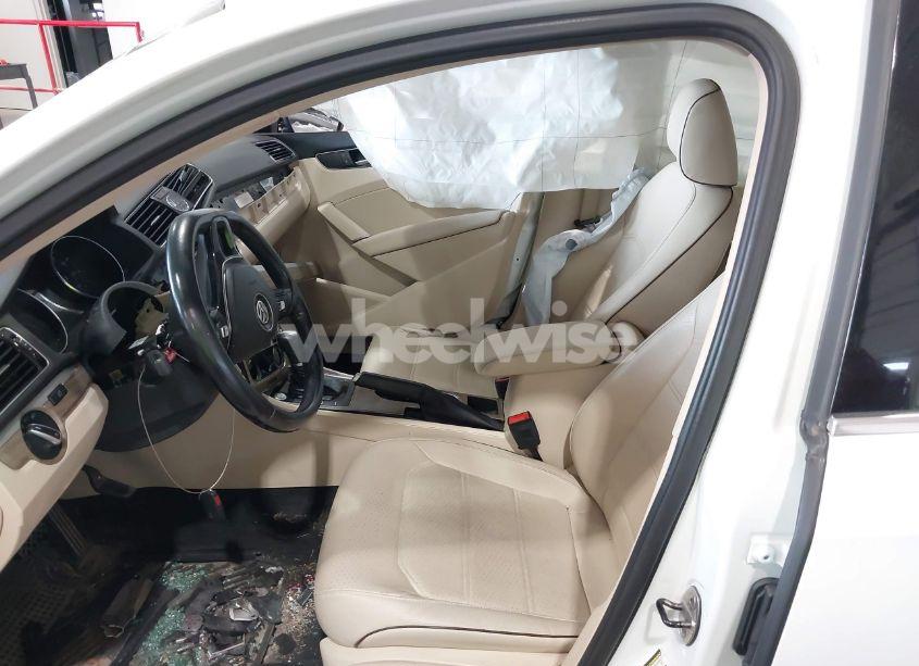 Photo 5 of 2017 Volkswagen Passat 1.8T SE (VIN 1VWGT7A33HC001397)