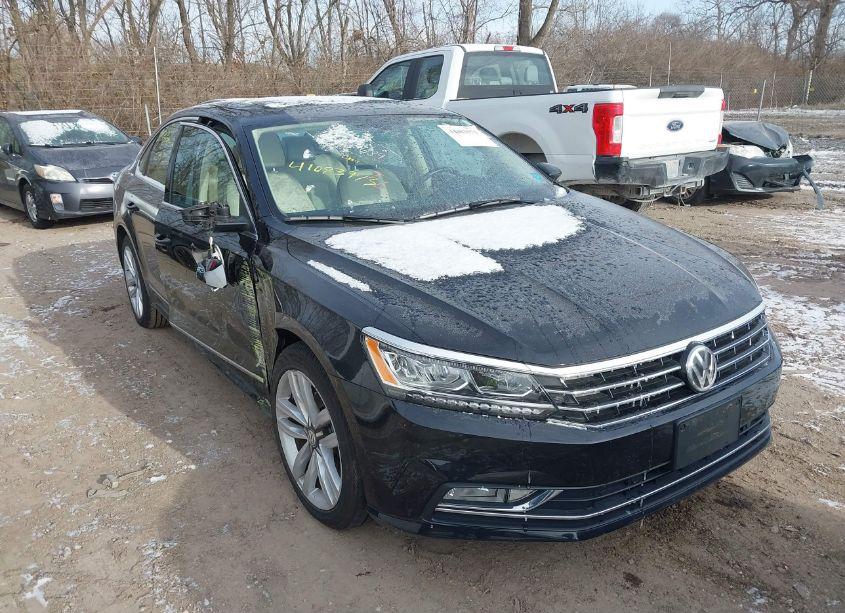 2017 Volkswagen Passat 1.8T SE (VIN 1VWGT7A33HC041284) main photo