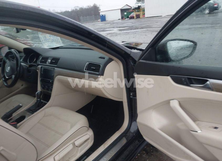 Photo 5 of 2017 Volkswagen Passat 1.8T SE (VIN 1VWGT7A33HC081221)