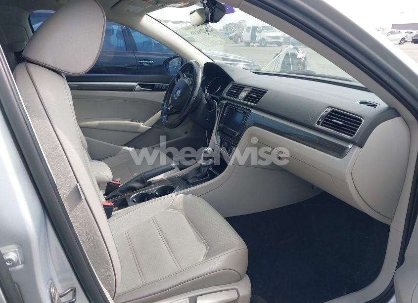 Photo 5 of 2017 Volkswagen Passat 1.8T SE (VIN 1VWGT7A35HC061276)