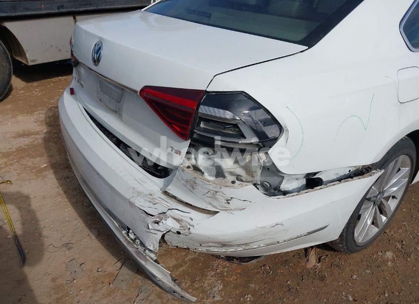 Photo 6 of 2017 Volkswagen Passat 1.8T SE (VIN 1VWGT7A36HC037052)