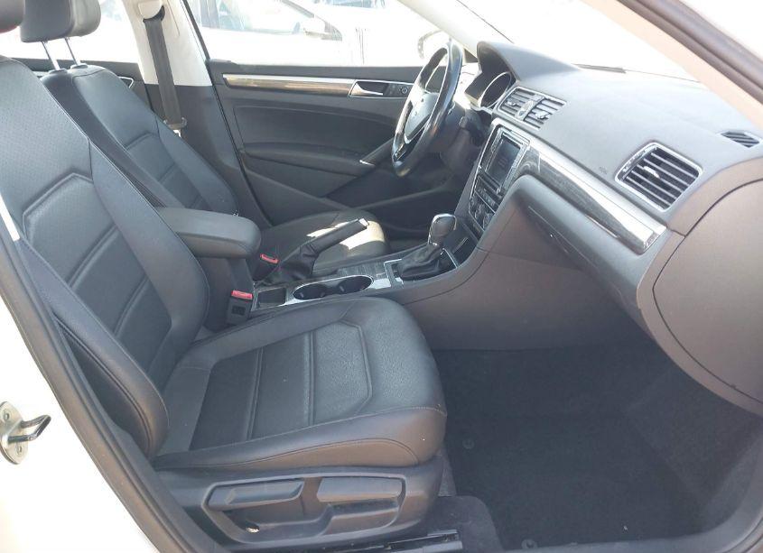Photo 5 of 2017 Volkswagen Passat 1.8T SE (VIN 1VWGT7A36HC066986)