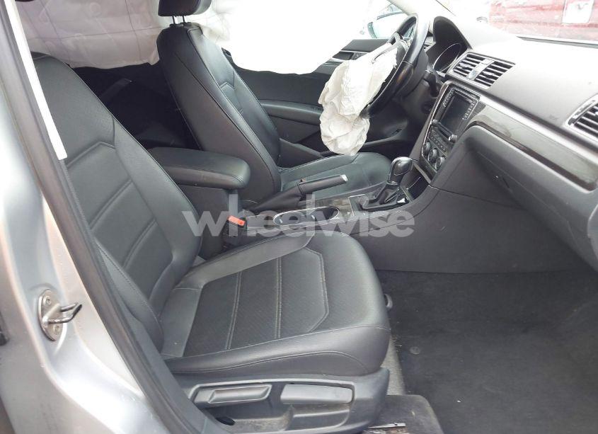 Photo 5 of 2017 Volkswagen Passat 1.8T SE (VIN 1VWGT7A37HC011964)