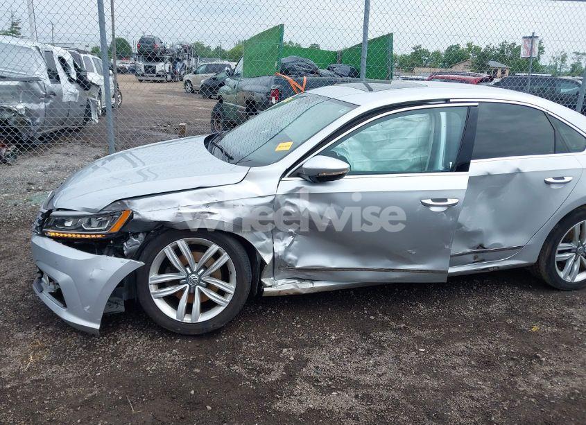 Photo 6 of 2017 Volkswagen Passat 1.8T SE (VIN 1VWGT7A37HC011964)