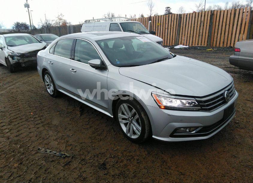 2017 Volkswagen Passat 1.8T SE (VIN 1VWGT7A37HC075454) main photo