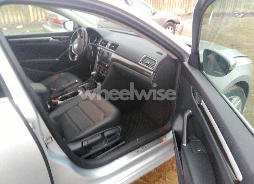 Photo 5 of 2017 Volkswagen Passat 1.8T SE (VIN 1VWGT7A37HC075454)