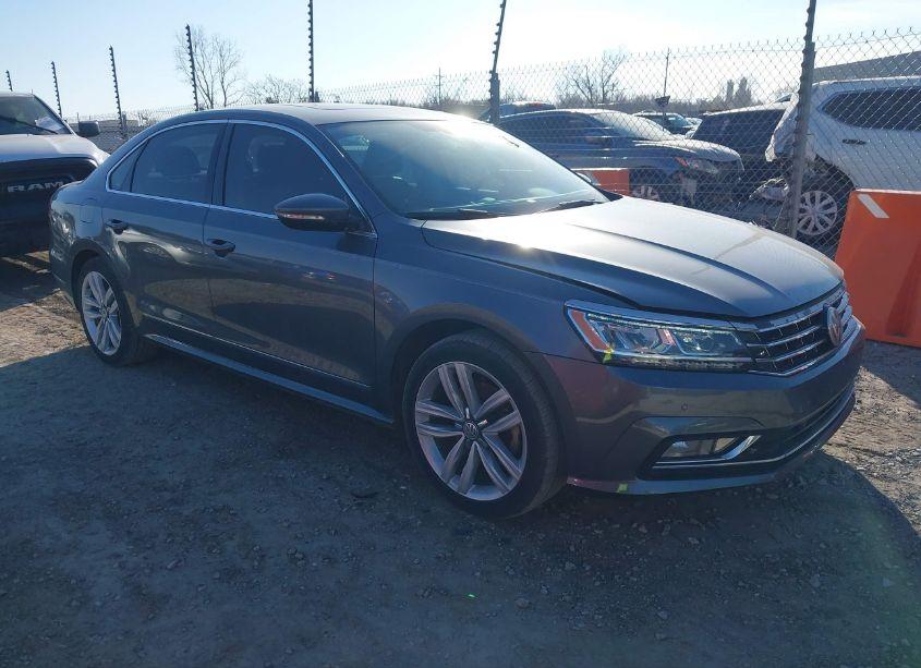 2017 Volkswagen Passat 1.8T SE (VIN 1VWGT7A38HC018552) main photo