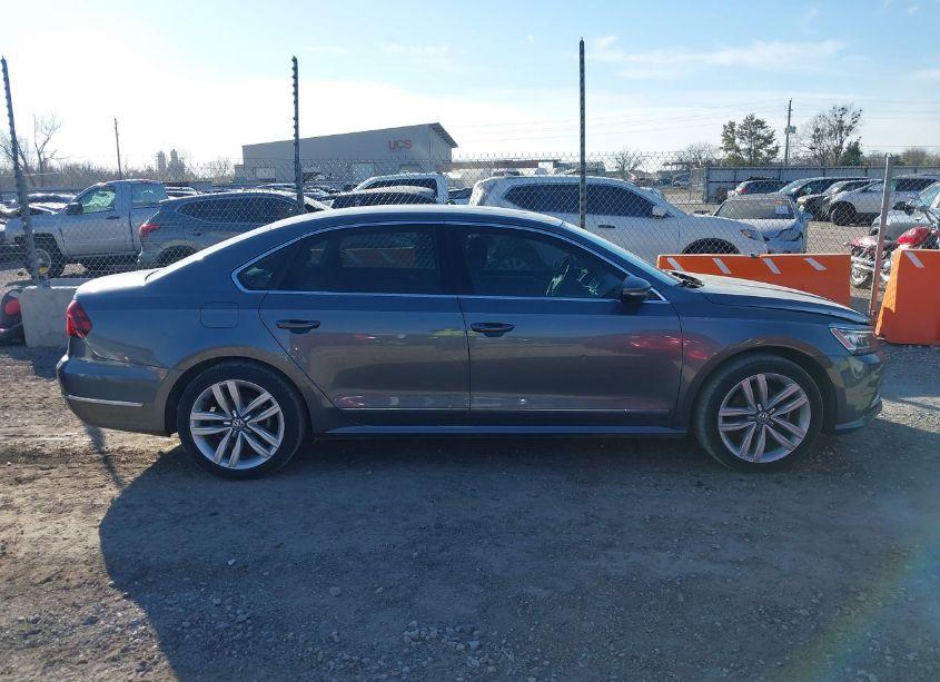 Photo 14 of 2017 Volkswagen Passat 1.8T SE (VIN 1VWGT7A38HC018552)