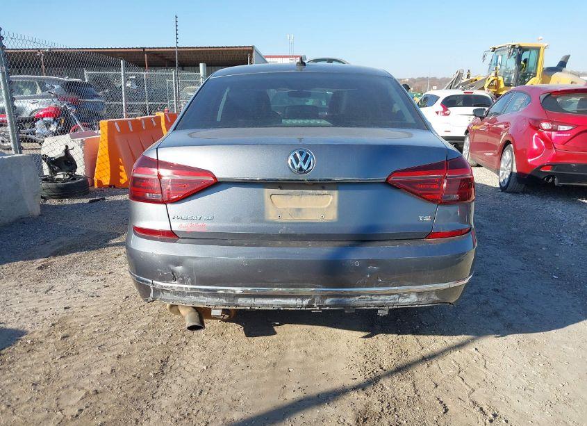 Photo 17 of 2017 Volkswagen Passat 1.8T SE (VIN 1VWGT7A38HC018552)