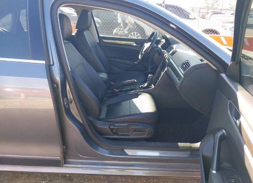 Photo 5 of 2017 Volkswagen Passat 1.8T SE (VIN 1VWGT7A38HC018552)