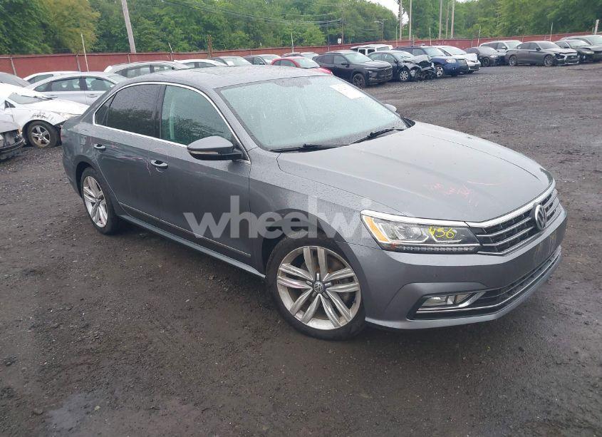 2017 Volkswagen Passat 1.8T SE (VIN 1VWGT7A38HC039272) main photo