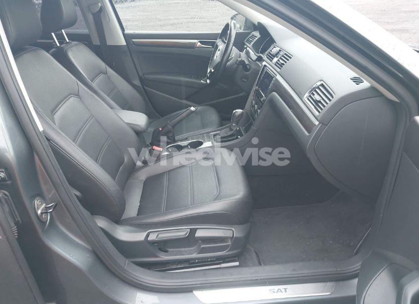 Photo 5 of 2017 Volkswagen Passat 1.8T SE (VIN 1VWGT7A38HC039272)