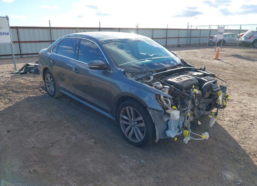 2017 Volkswagen Passat 1.8T SE (VIN 1VWGT7A39HC023761) main photo