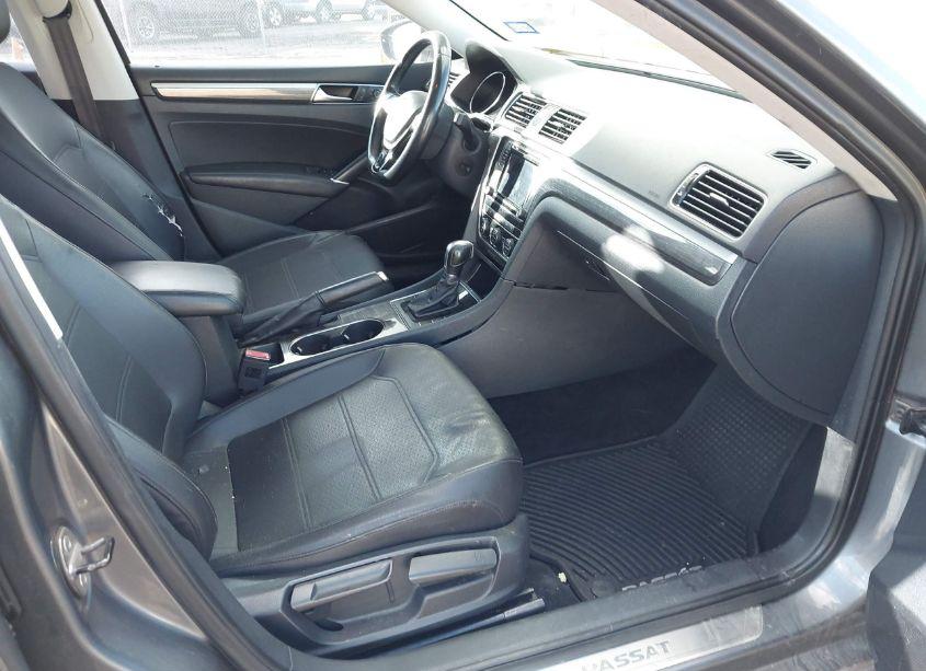 Photo 5 of 2017 Volkswagen Passat 1.8T SE (VIN 1VWGT7A39HC023761)