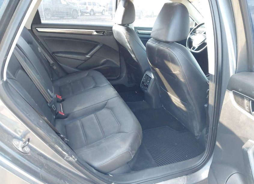 Photo 8 of 2017 Volkswagen Passat 1.8T SE (VIN 1VWGT7A39HC023761)