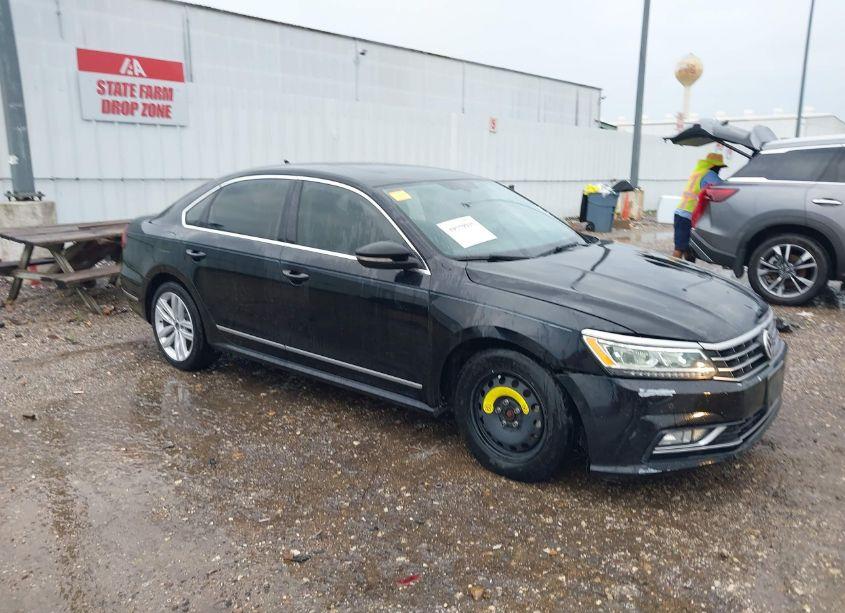 2017 Volkswagen Passat 1.8T SE (VIN 1VWGT7A39HC073320) main photo