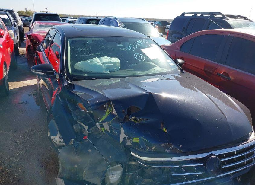 2017 Volkswagen Passat 1.8T SE (VIN 1VWGT7A39HC076718) main photo