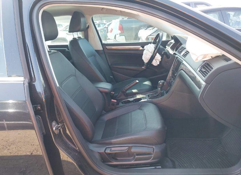 Photo 5 of 2017 Volkswagen Passat 1.8T SE (VIN 1VWGT7A39HC076718)