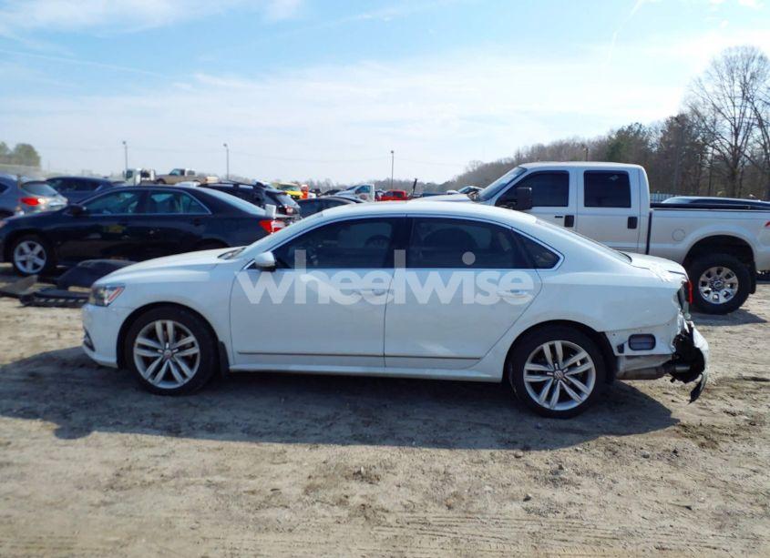 Photo 15 of 2017 Volkswagen Passat 1.8T SE (VIN 1VWGT7A3XHC025051)