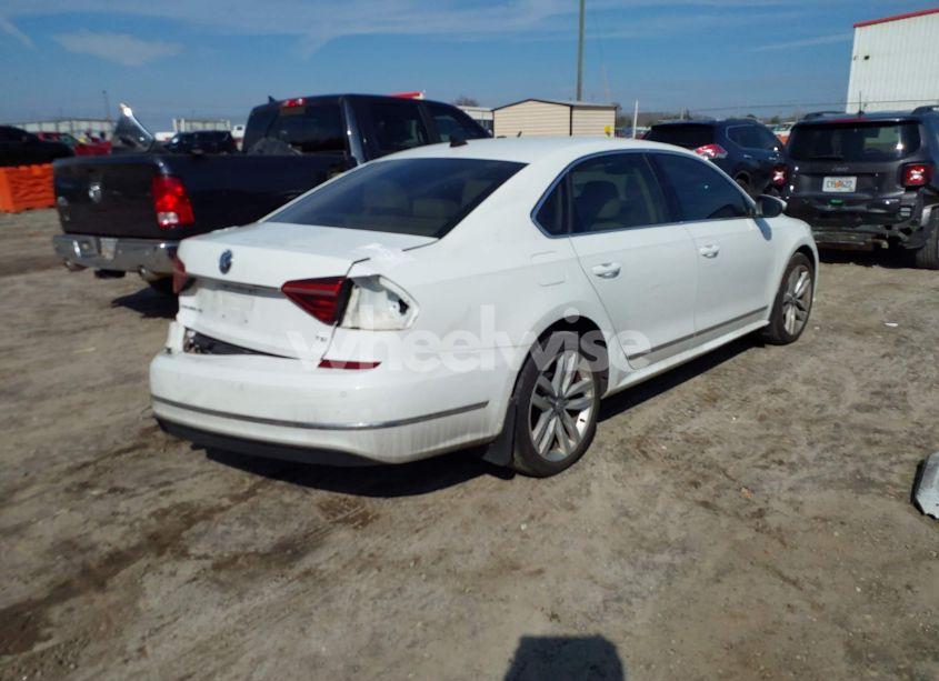 Photo 4 of 2017 Volkswagen Passat 1.8T SE (VIN 1VWGT7A3XHC025051)