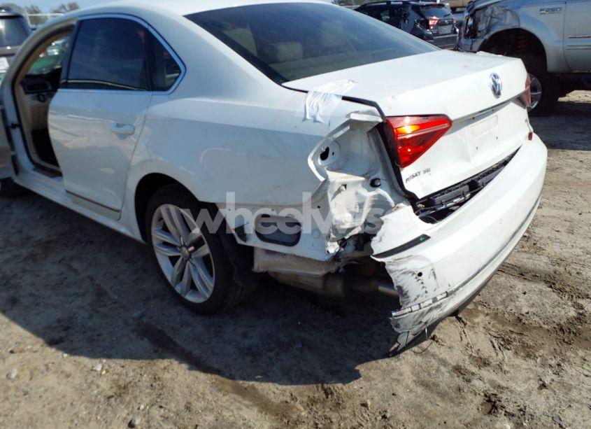 Photo 6 of 2017 Volkswagen Passat 1.8T SE (VIN 1VWGT7A3XHC025051)