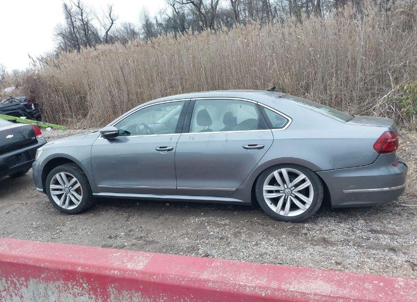 Photo 15 of 2017 Volkswagen Passat 1.8T SE (VIN 1VWGT7A3XHC053531)