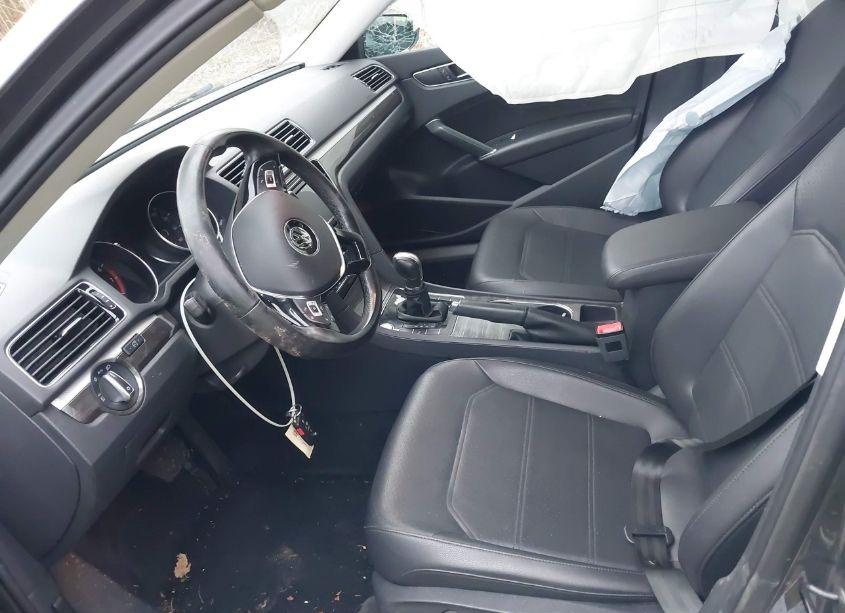 Photo 5 of 2017 Volkswagen Passat 1.8T SE (VIN 1VWGT7A3XHC053531)