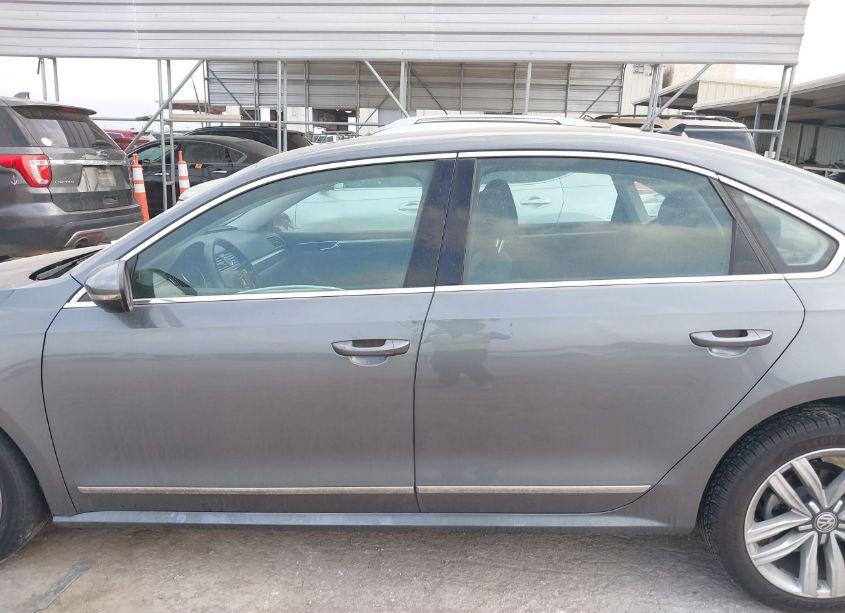 Photo 14 of 2017 Volkswagen Passat 1.8T SE (VIN 1VWGT7A3XHC058020)