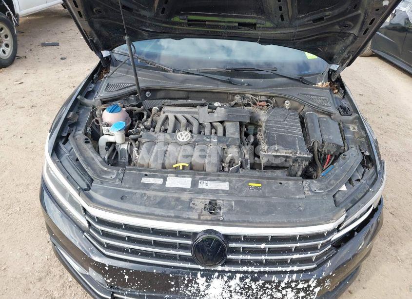 Photo 10 of 2017 Volkswagen Passat V6 SE (VIN 1VWHM7A31HC064869)