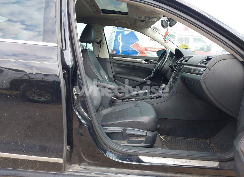 Photo 5 of 2017 Volkswagen Passat V6 SE (VIN 1VWHM7A31HC064869)