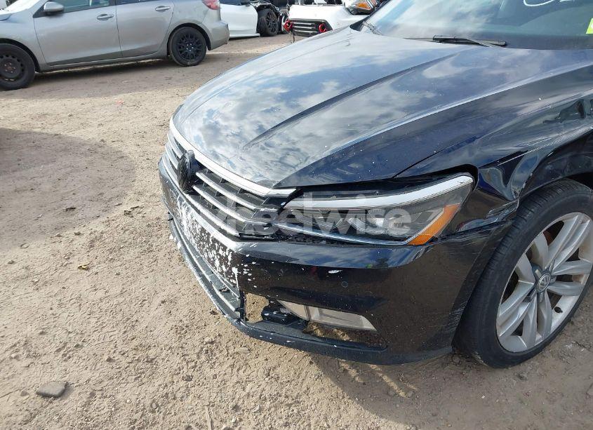 Photo 6 of 2017 Volkswagen Passat V6 SE (VIN 1VWHM7A31HC064869)