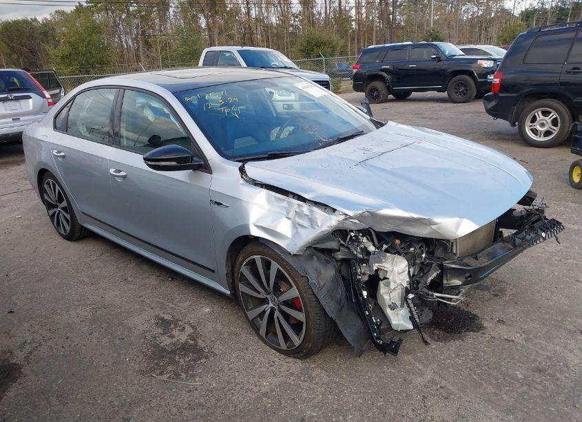 2018 Volkswagen Passat 3.6L V6 GT (VIN 1VWJM7A32JC049224) main photo