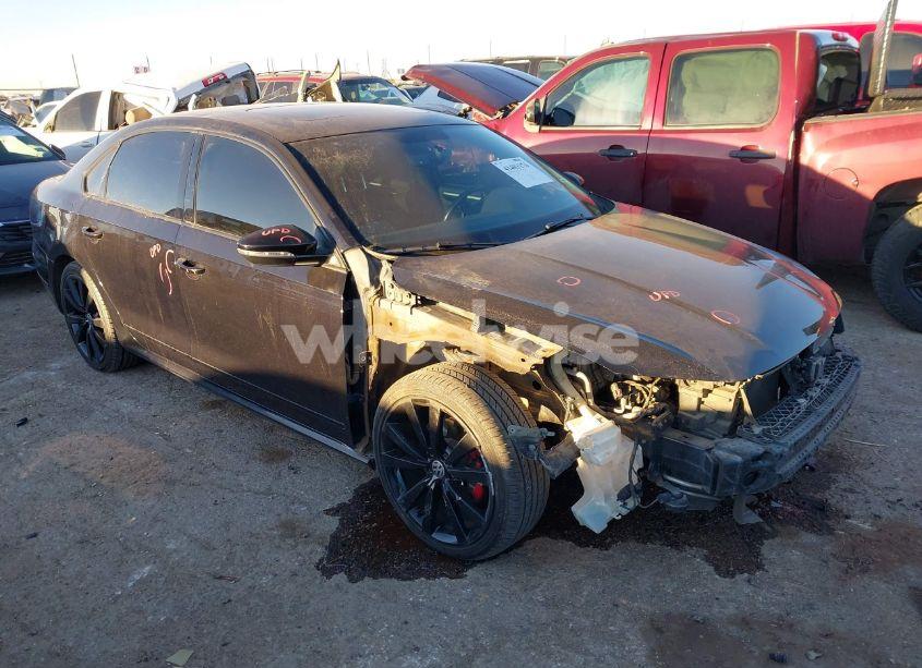 2018 Volkswagen Passat 3.6L V6 GT (VIN 1VWJM7A33JC046493) main photo