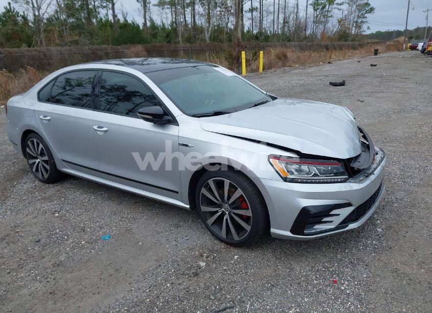 2018 Volkswagen Passat 3.6L V6 GT (VIN 1VWJM7A36JC049310) main photo